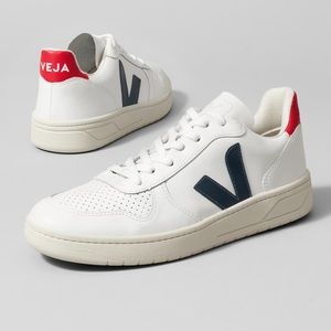 VEJA V-10 sneakers size 10